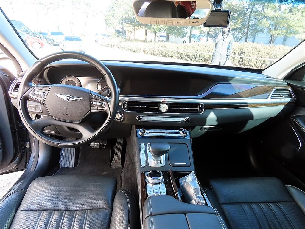 Genesis G90 - Vista 7