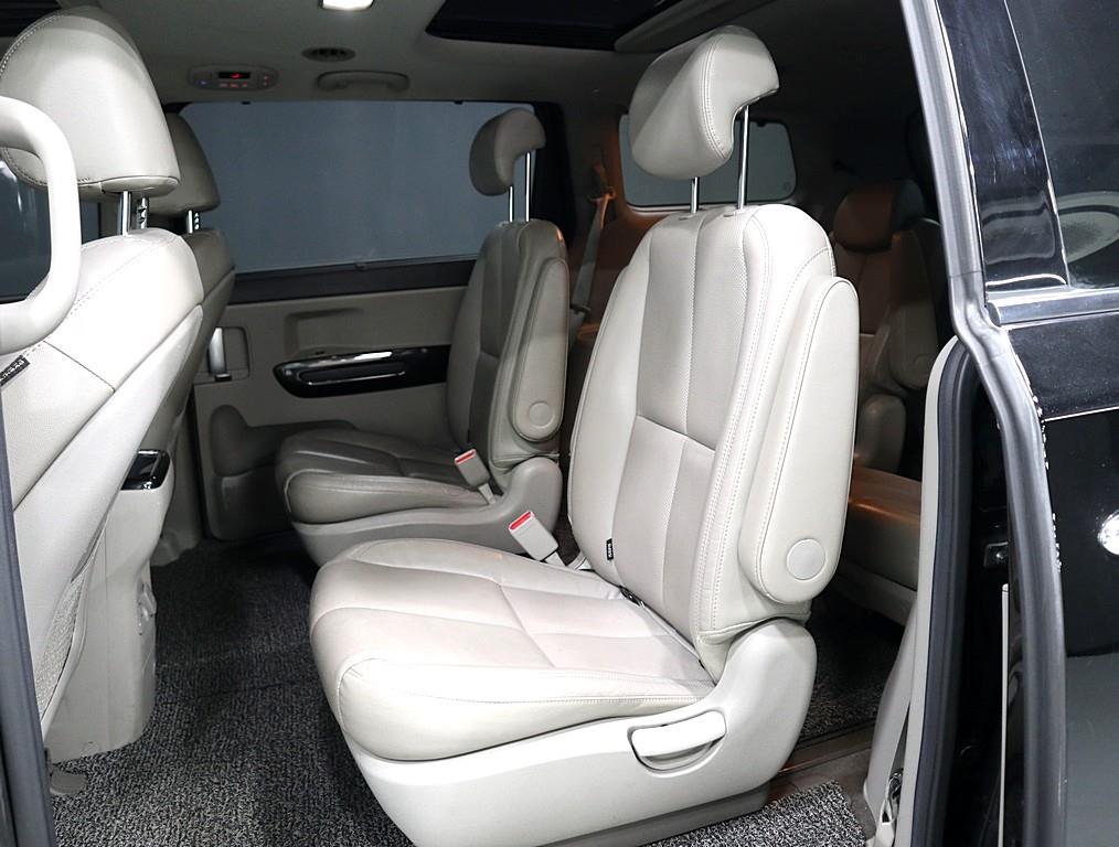KIA Carnival - Vista 9