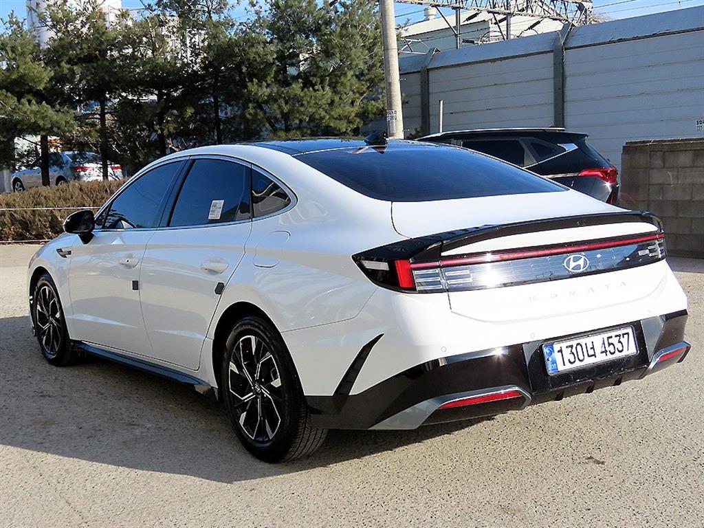 HYUNDAI Sonata - Vista 3