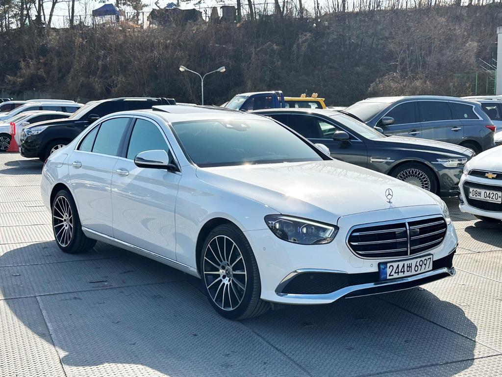 Mercedes Benz E class - Vista 5