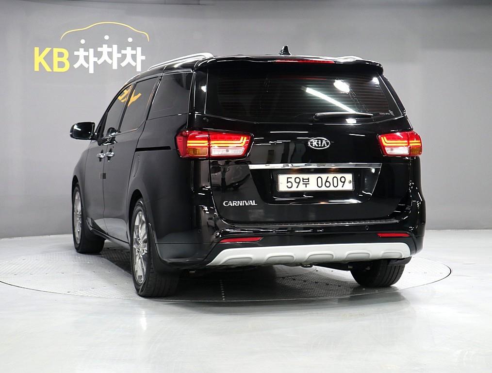 KIA Carnival - Vista 4