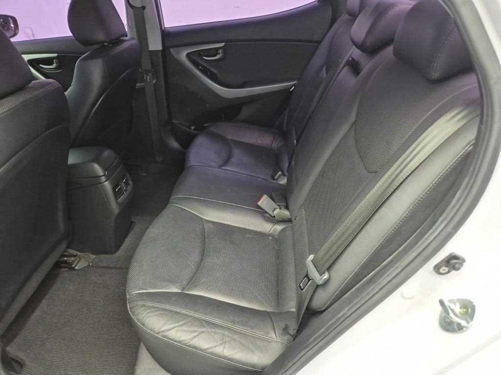 HYUNDAI Avante - Vista 12