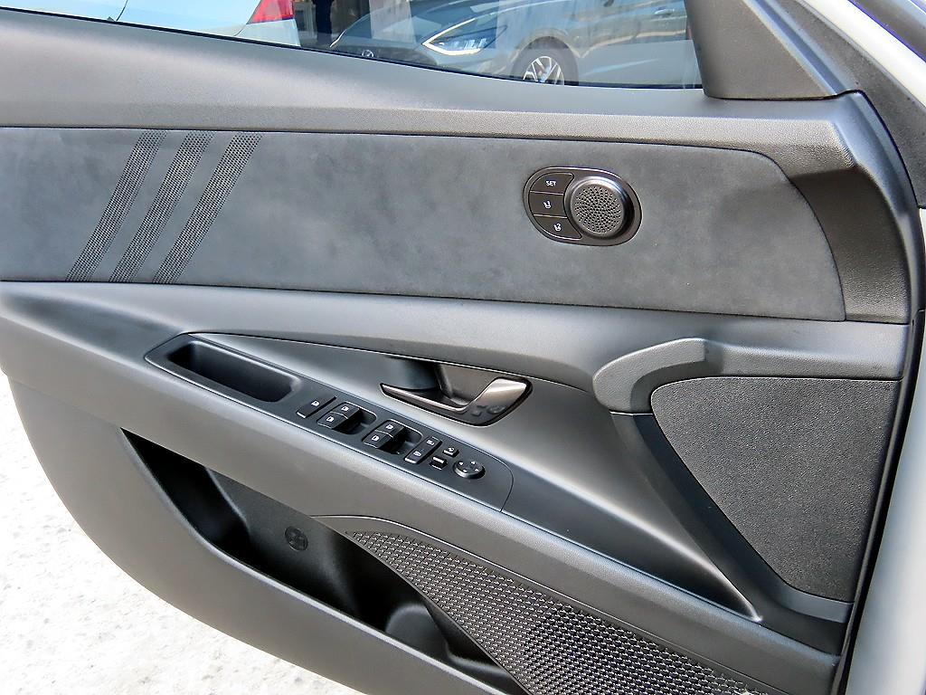 HYUNDAI Avante - Vista 11