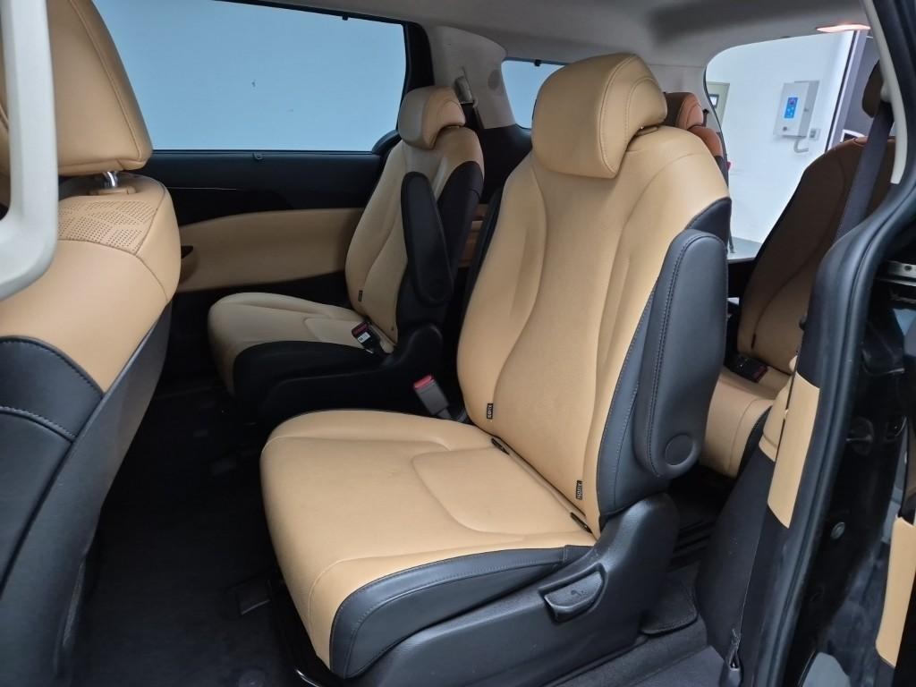 KIA Carnival - Vista 12