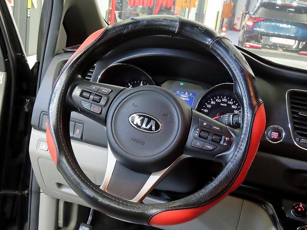 KIA Carnival - Vista 8