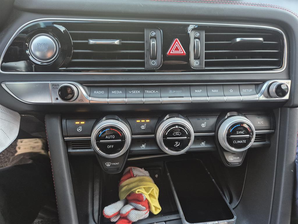 Genesis G70 - Vista 11