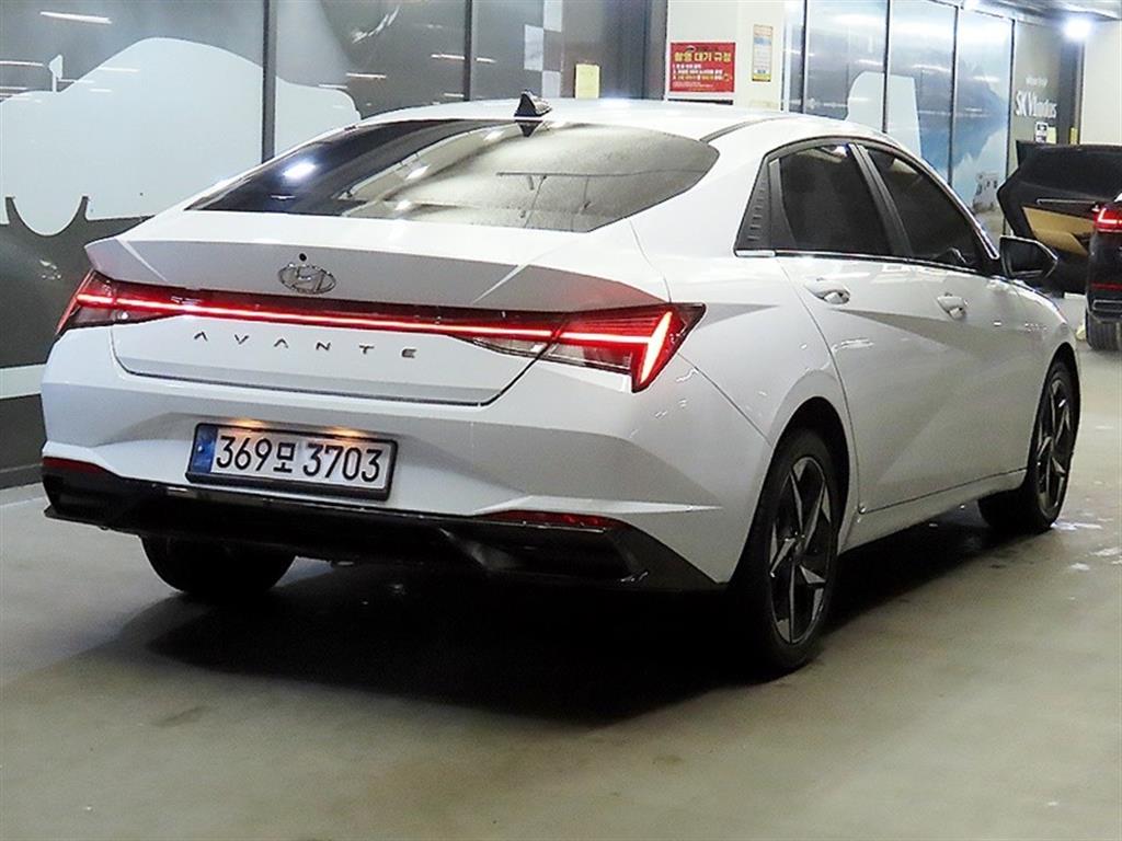 HYUNDAI Avante - Vista 4