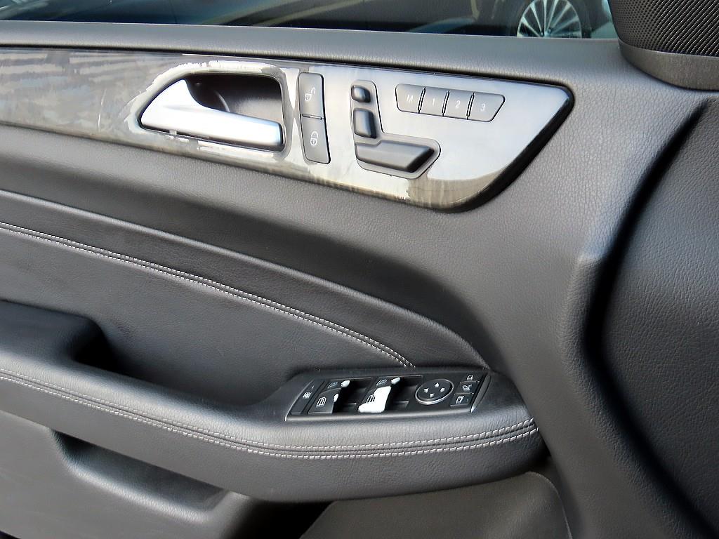 Mercedes Benz M Class - Vista 11