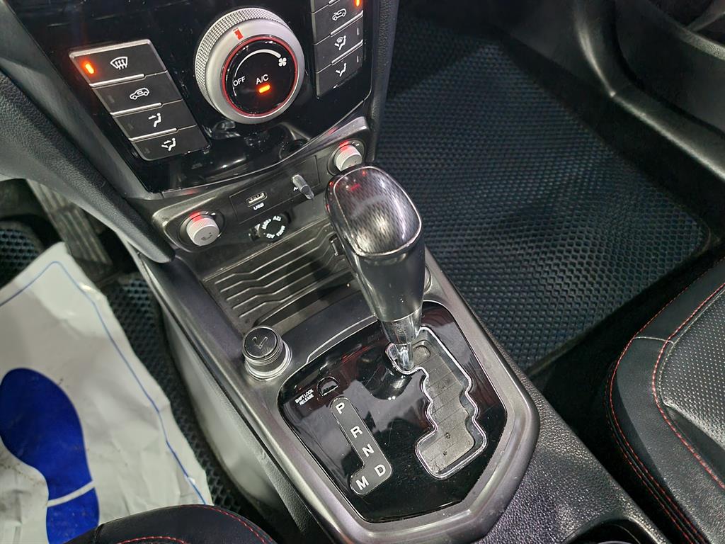 Ssangyong Tivoli - Vista 12