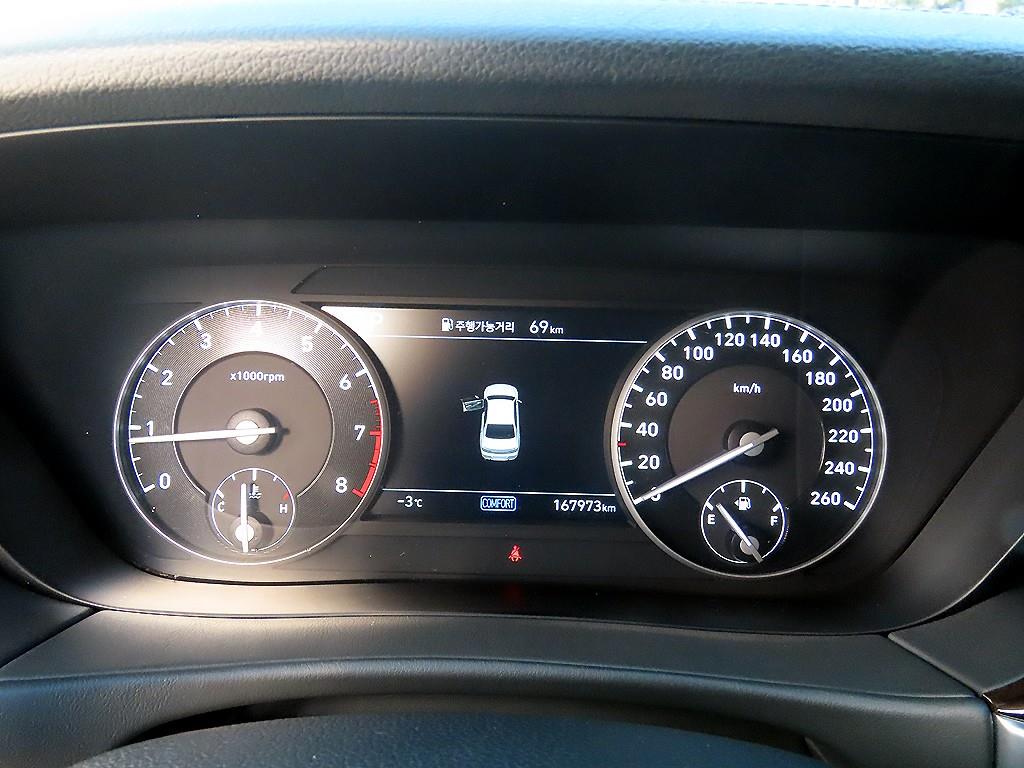 Genesis G90 - Vista 9