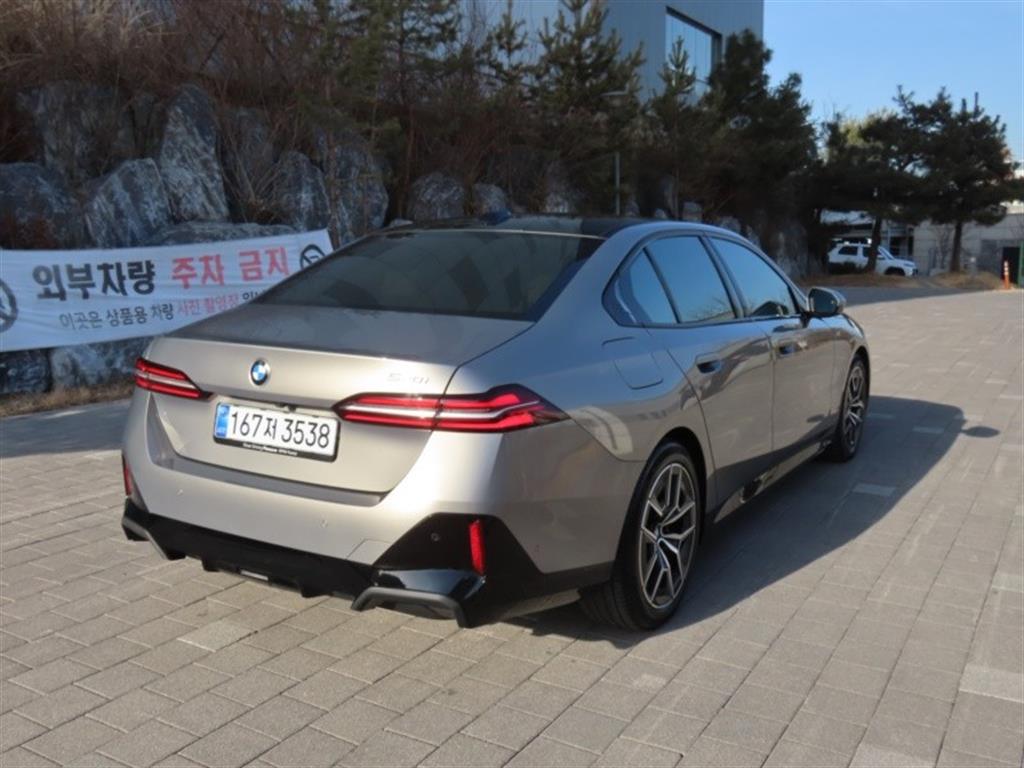 BMW 5 Series - Vista 5