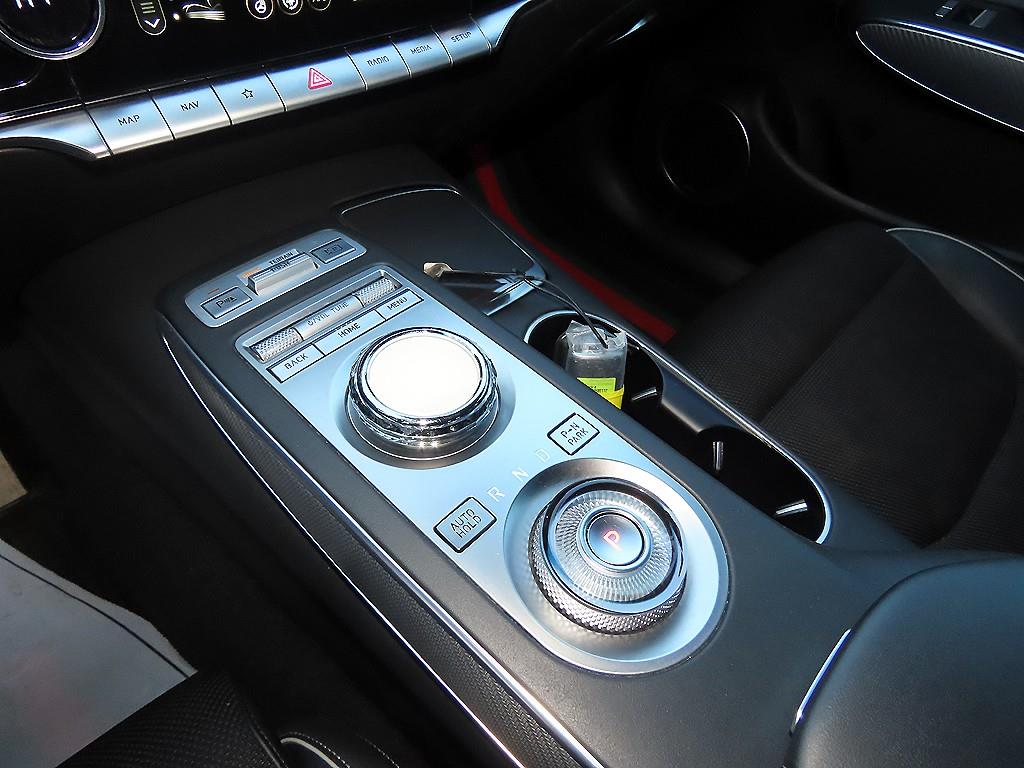 Genesis GV70 - Vista 11