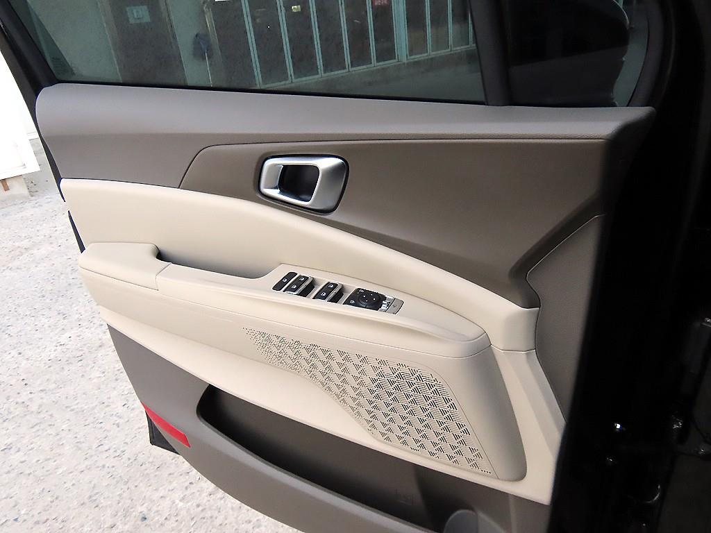 KIA Carnival - Vista 11