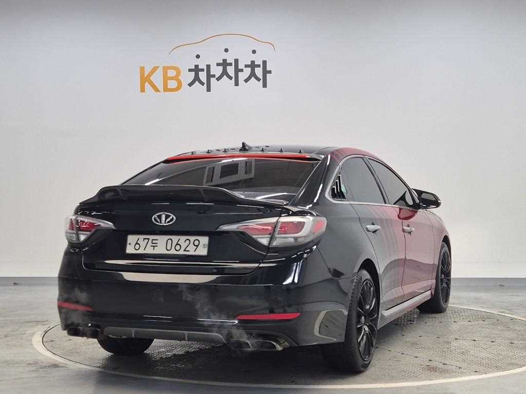 HYUNDAI Sonata - Vista 3