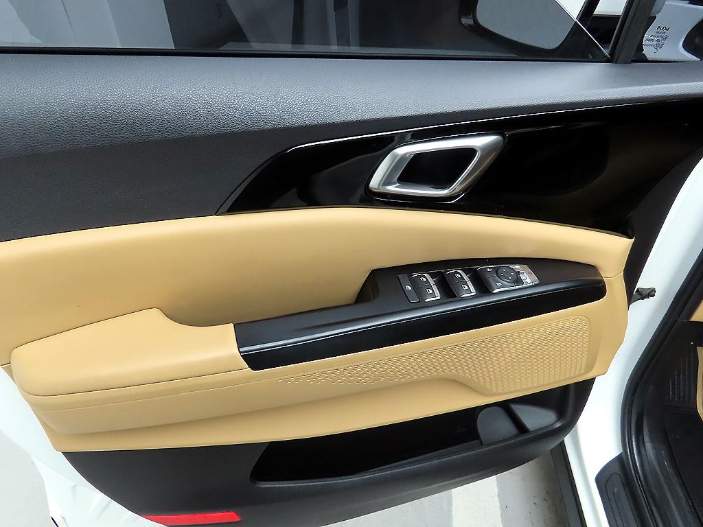 KIA Carnival - Vista 11