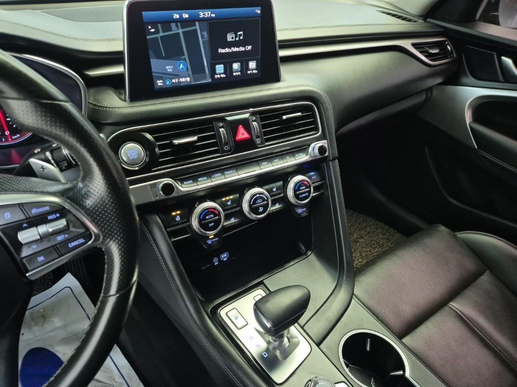 Genesis G70 - Vista 10