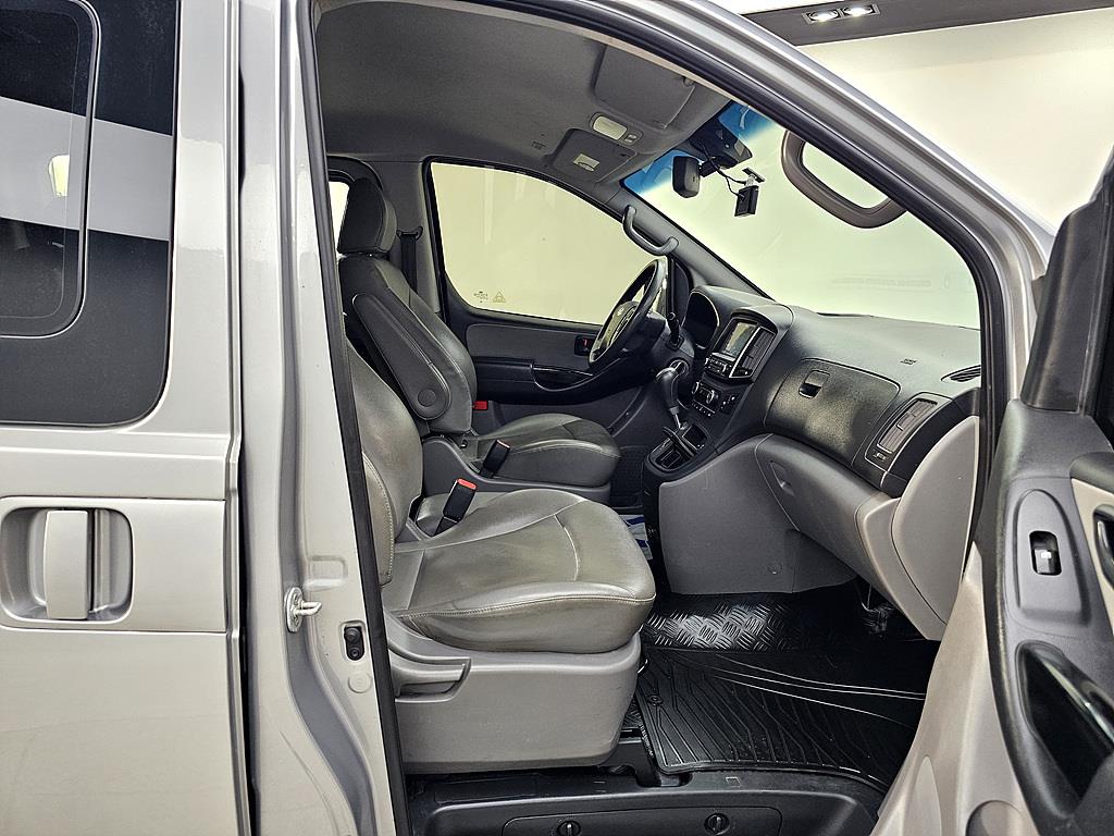 HYUNDAI Starex - Vista 11