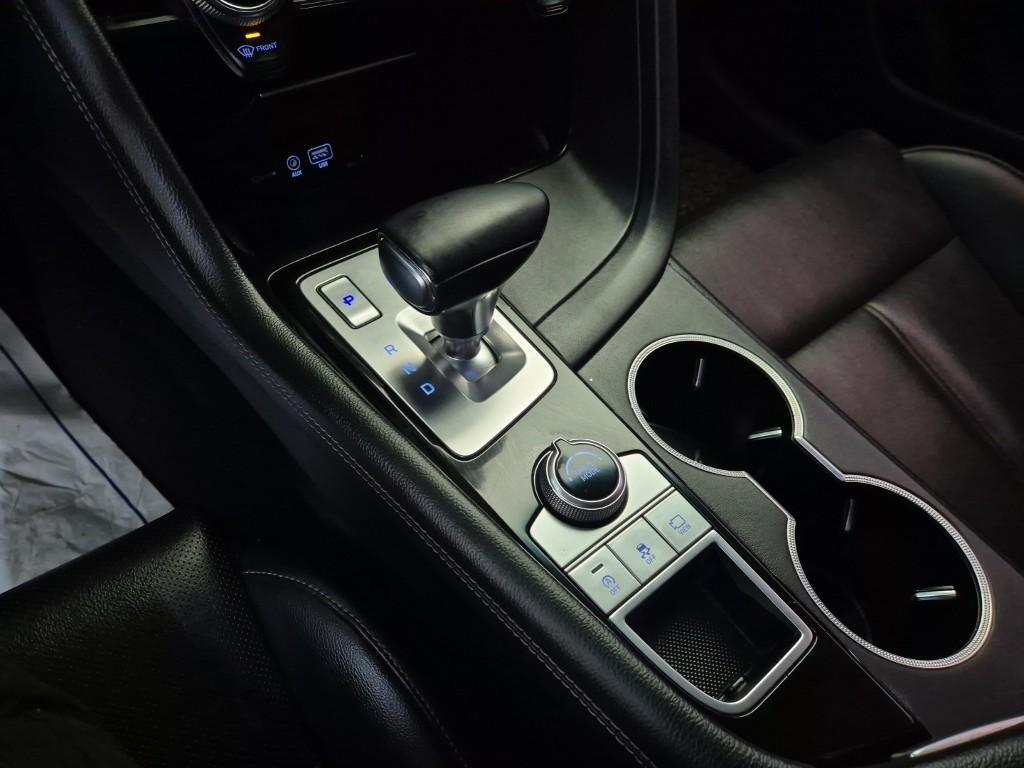 Genesis G70 - Vista 8