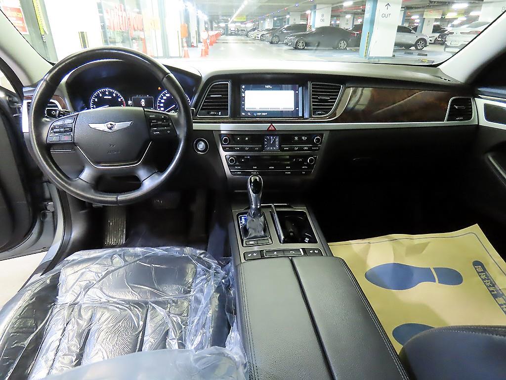 HYUNDAI Genesis - Vista 10