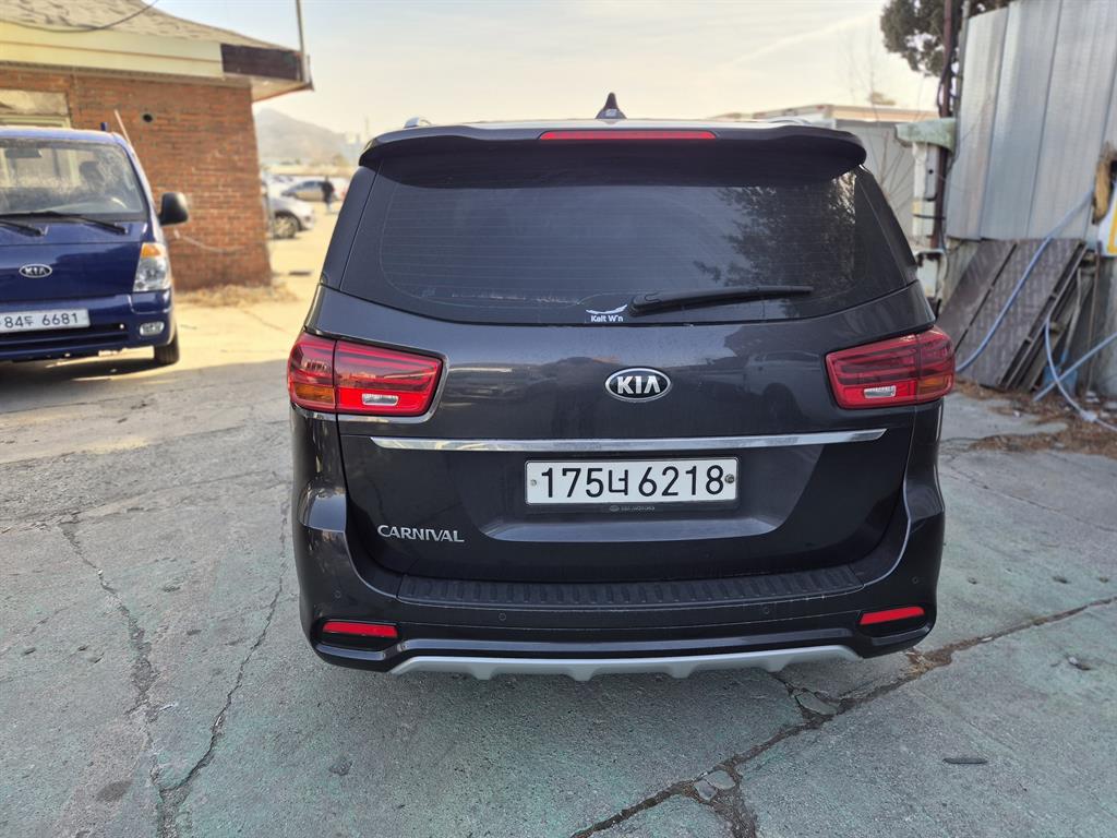 KIA Carnival - Vista 6