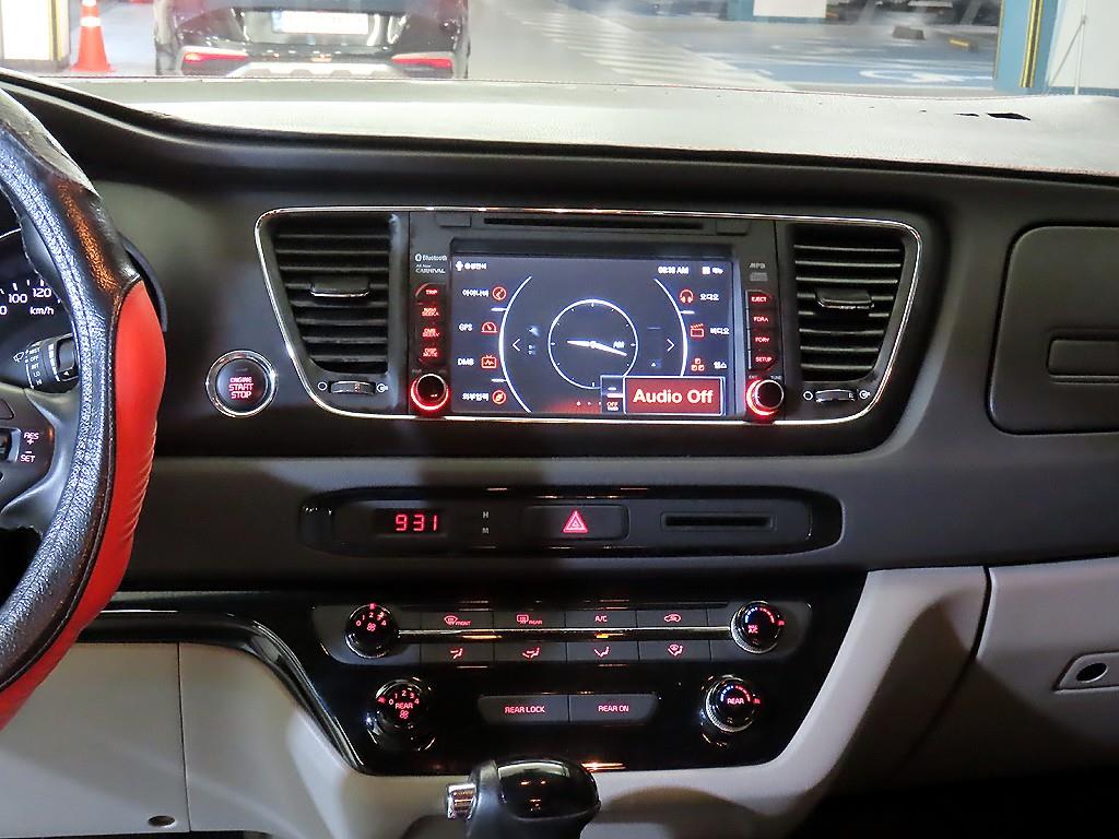 KIA Carnival - Vista 11