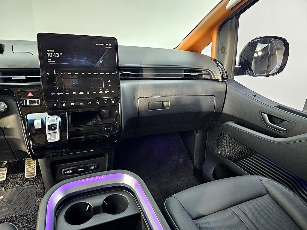 HYUNDAI Staria - Vista 10