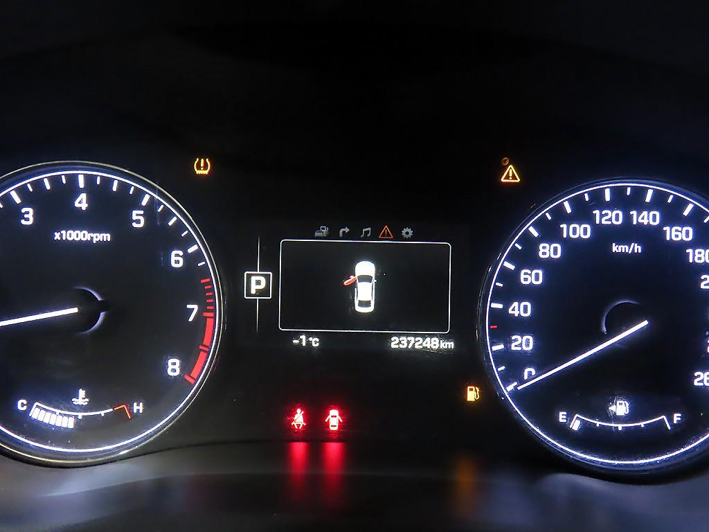 HYUNDAI Genesis - Vista 9