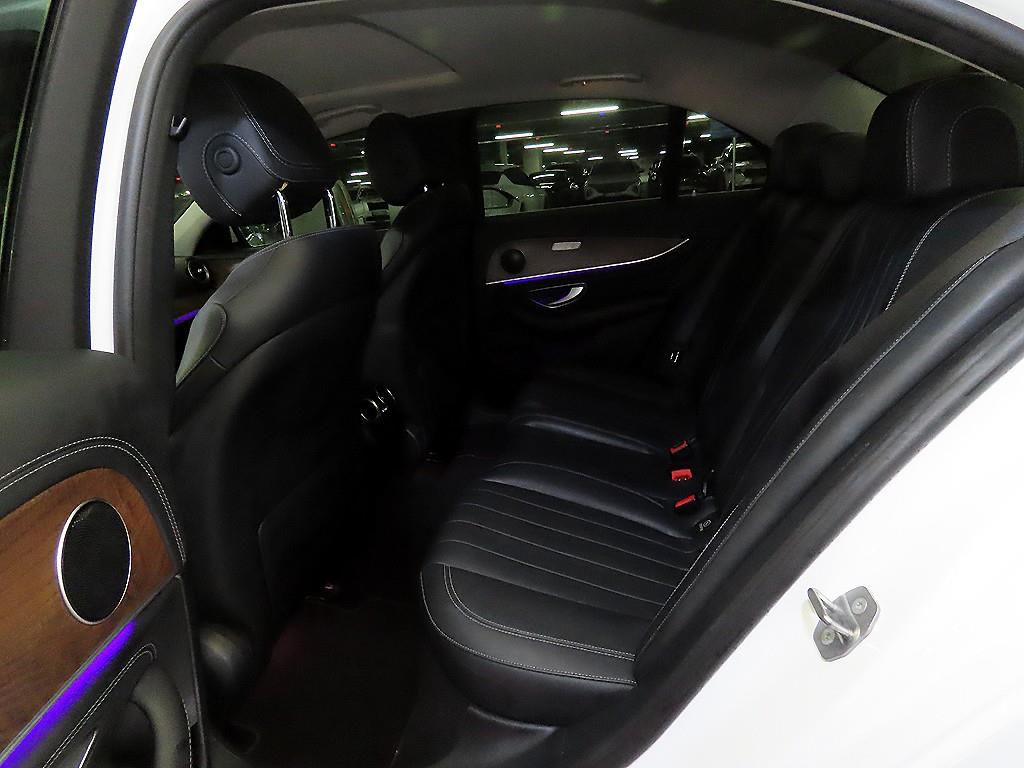 Mercedes Benz E class - Vista 7