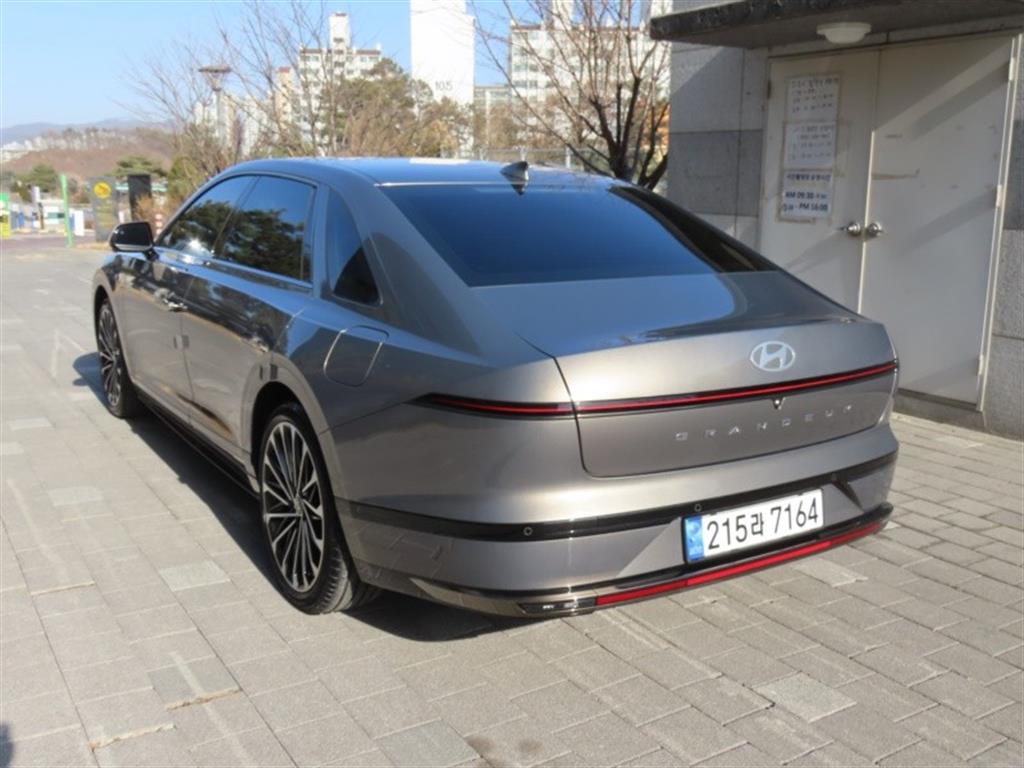 HYUNDAI Grandeur - Vista 7