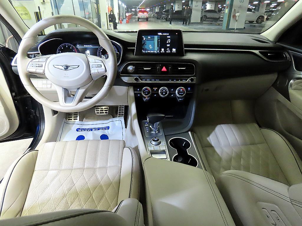 Genesis G70 - Vista 10