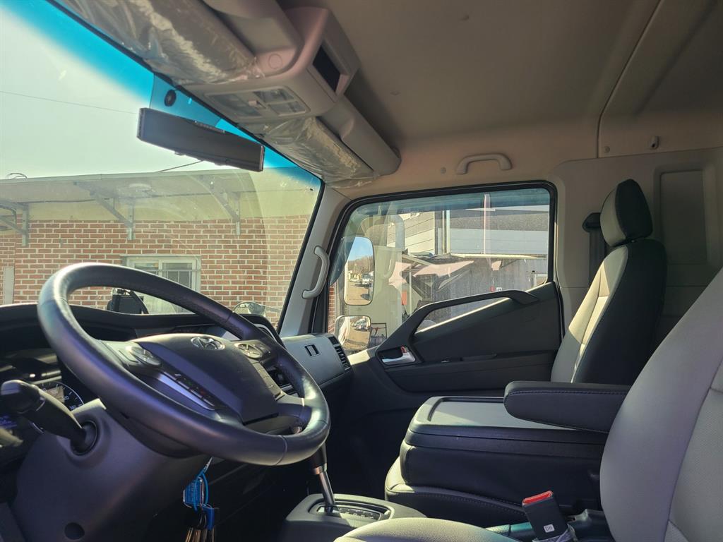 medium and large cargo truck - Vista 12