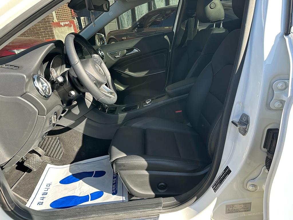 Mercedes Benz GLA Class - Vista 5