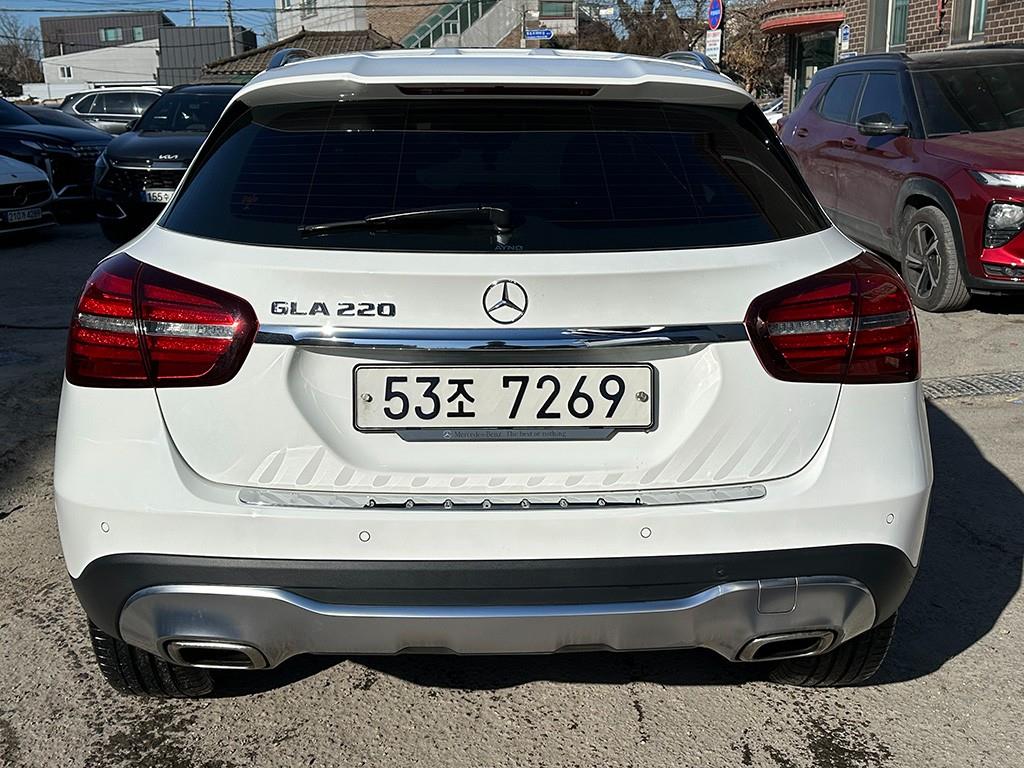 Mercedes Benz GLA Class - Vista 4