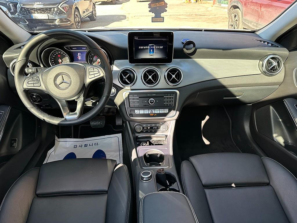 Mercedes Benz GLA Class - Vista 9