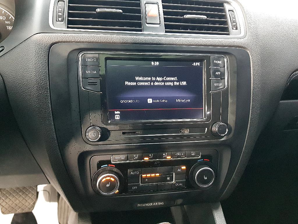 Volkswagen Jetta - Vista 12