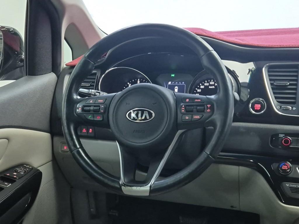 KIA Carnival - Vista 9