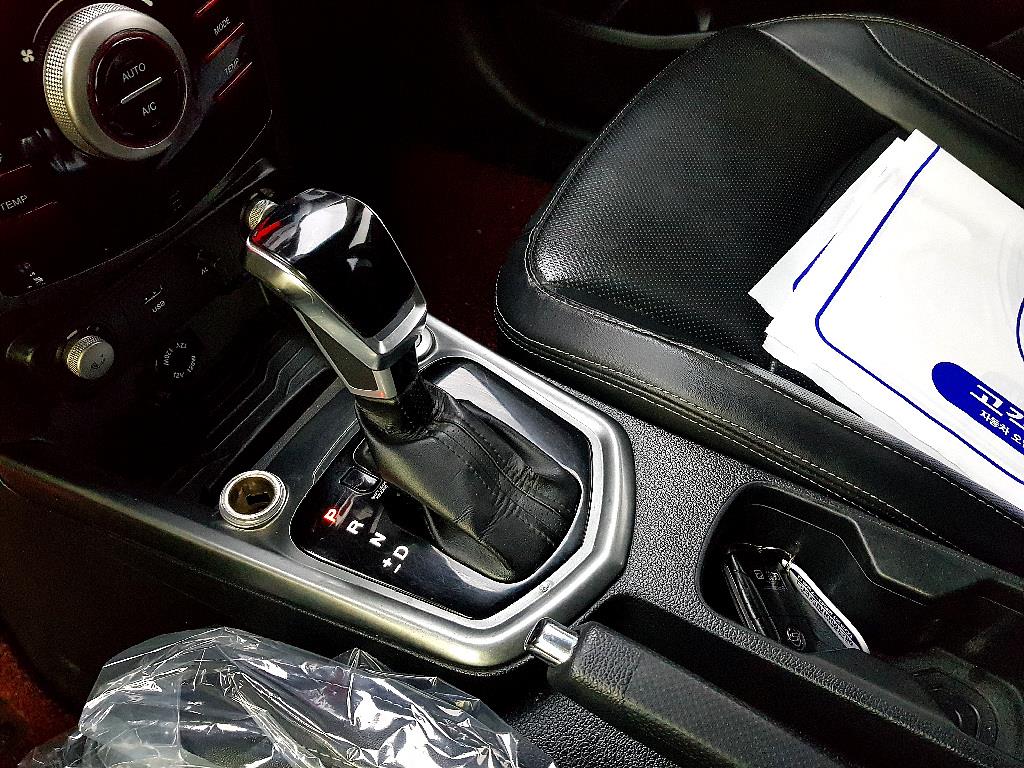 Ssangyong Tivoli 2019 Azul - Importación desde Corea - HF Imports Iquique - Foto 13