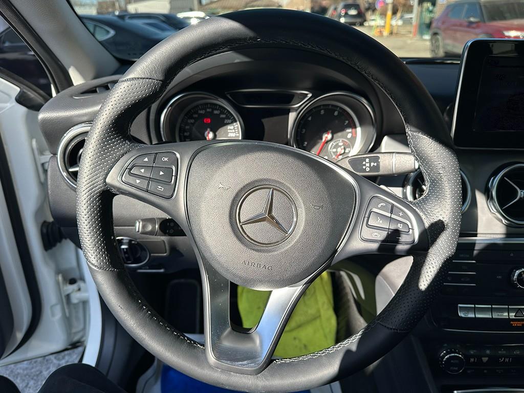 Mercedes Benz GLA Class - Vista 7