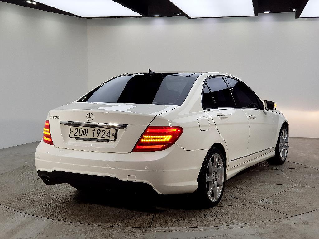 Mercedes Benz C Class - Vista 4