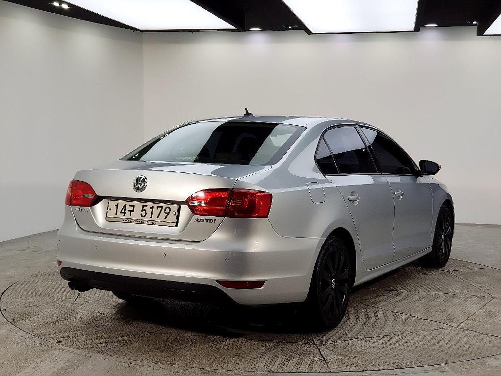 Volkswagen Jetta - Vista 4