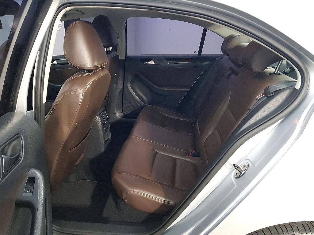 Volkswagen Jetta - Vista 9