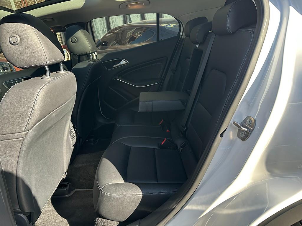 Mercedes Benz GLA Class - Vista 6