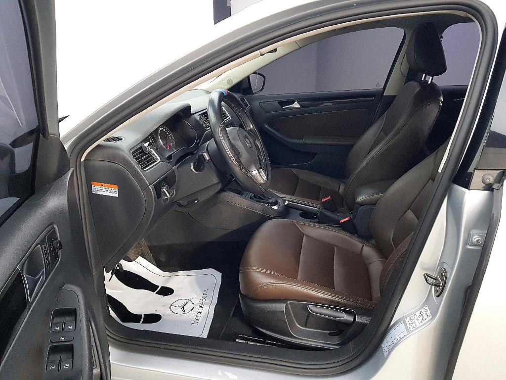 Volkswagen Jetta - Vista 8