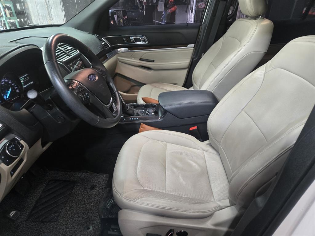 Ford Explorer - Vista 5