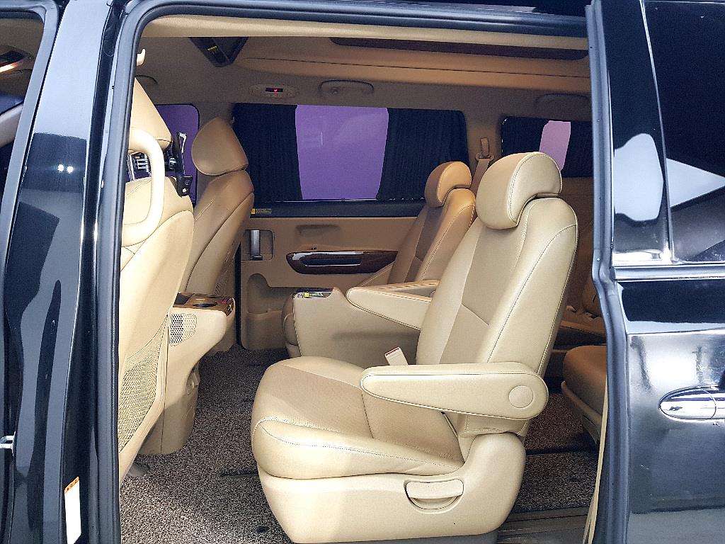 KIA Carnival - Vista 9