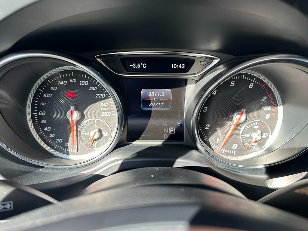 Mercedes Benz GLA Class - Vista 8