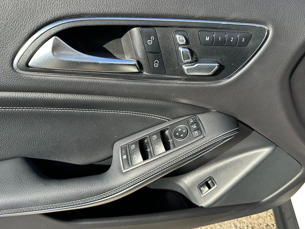 Mercedes Benz GLA Class - Vista 12