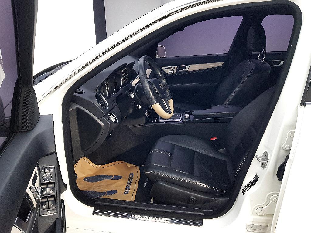 Mercedes Benz C Class - Vista 8