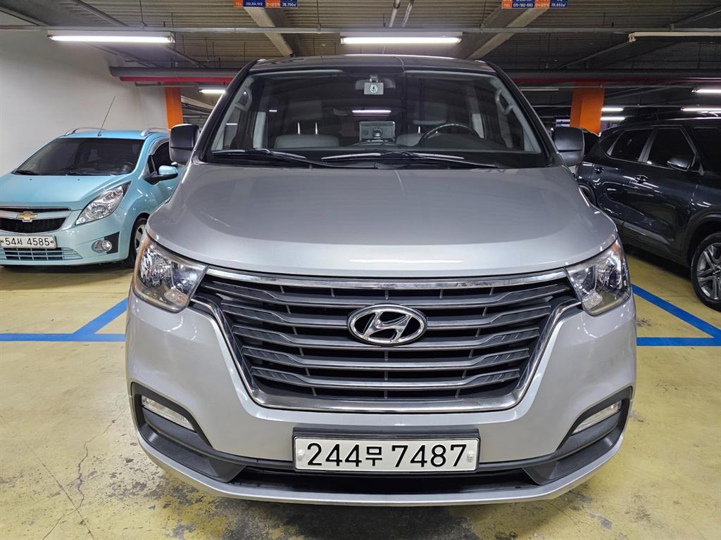 HYUNDAI Starex - Vista 2