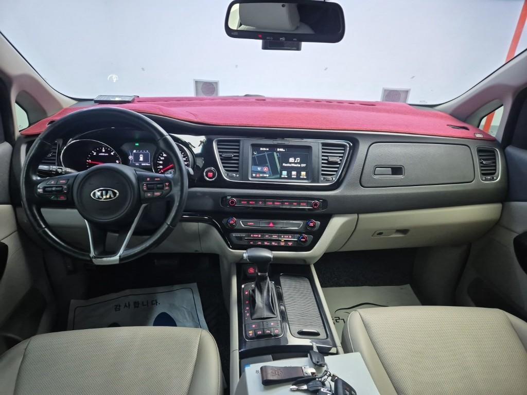KIA Carnival - Vista 7